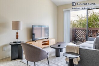 117 Rock Harbor Ln in San Mateo, CA - Foto de edificio - Building Photo