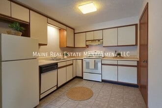 8 Hartley St in Lewiston, ME - Building Photo - Building Photo
