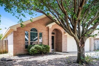 1345 Meadowbrook Ln in Crowley, TX - Building Photo - Building Photo