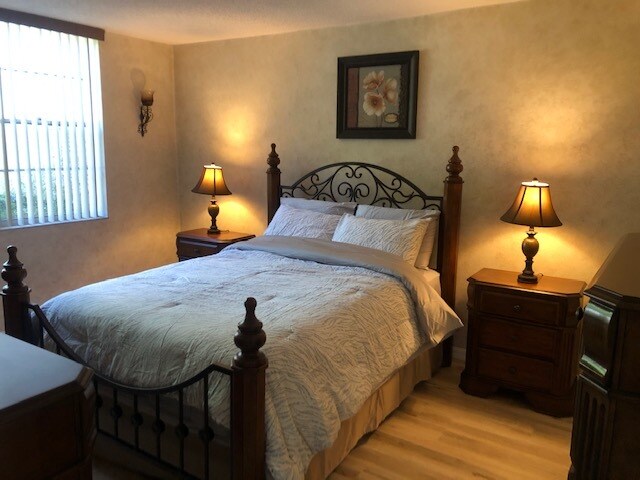 9325 Lagoon Pl, Unit #102 in Davie, FL - Building Photo - Building Photo