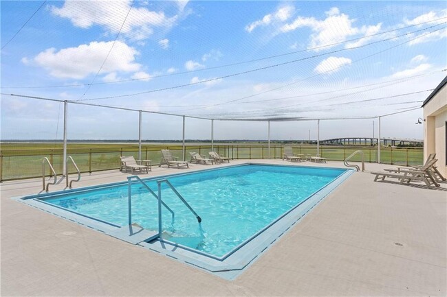 1 Marina Dr in St. Simons Island, GA - Foto de edificio - Building Photo