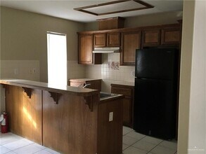 2002 Angus St in Mission, TX - Foto de edificio - Building Photo