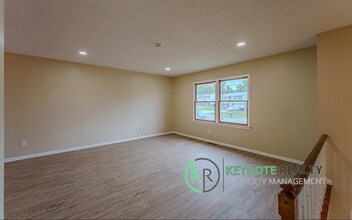 1467 Hazelgrove Dr in Cincinnati, OH - Building Photo - Building Photo