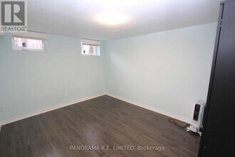 4820 Yorkshire Ave in Mississauga, ON - Building Photo - Building Photo