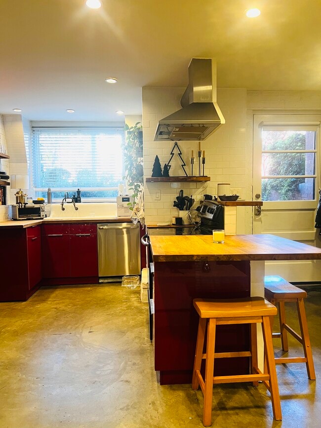 118 Seaton Pl NW, Unit Seaton