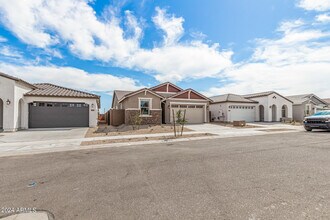 2049 W Sienna Bouquet Pl in Phoenix, AZ - Building Photo - Building Photo
