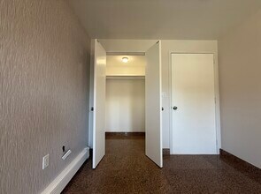 4512 23rd St, Unit 3 in Long Island City, NY - Foto de edificio - Building Photo