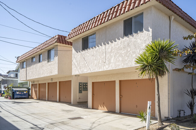 1102 Central Ave in Seal Beach, CA - Building Photo - Building Photo