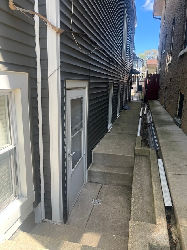 3129 N St Louis Ave in Chicago, IL - Building Photo - Building Photo