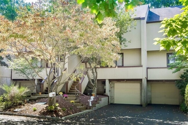 property at 5 Rockledge Dr