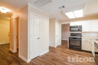 18139 Lake Bend Dr in Houston, TX - Foto de edificio - Building Photo