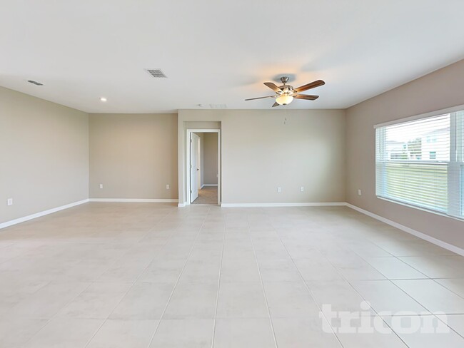 212 Garnet Ave in Kissimmee, FL - Foto de edificio - Building Photo