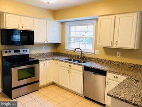 15860 Montview Dr in Montclair, VA - Building Photo - Building Photo