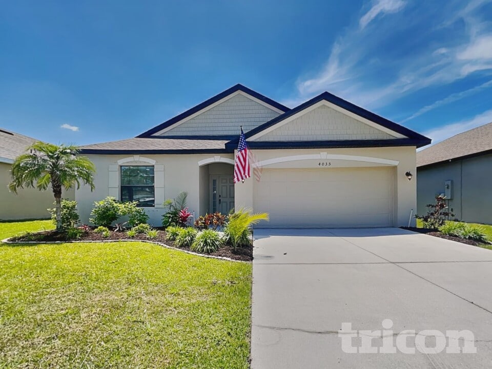 4035 Wayfarer Wy in Palmetto, FL - Foto de edificio