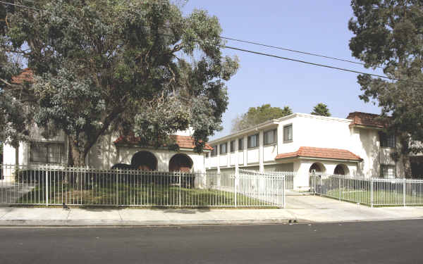 233-235 Palmetto Dr in Alhambra, CA - Building Photo