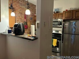 23 Cortes St, Unit 10 in Boston, MA - Building Photo