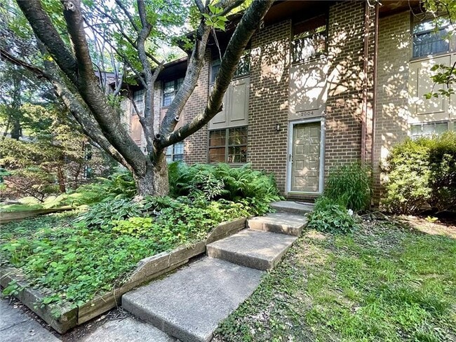 property at 2004 Headlands Cir