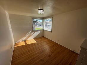 1800 Viola Pl in Costa Mesa, CA - Building Photo - Building Photo