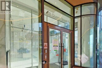 88 Queen St E in Toronto, ON - Building Photo - Building Photo