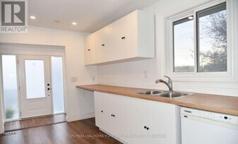 181 Penn Ave in Newmarket, ON - Building Photo