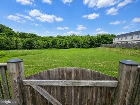 40 Beaulah Ct in Bunker Hill, WV - Building Photo