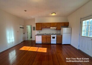 163 Strathmore Rd, Unit 3 in Boston, MA - Foto de edificio - Building Photo