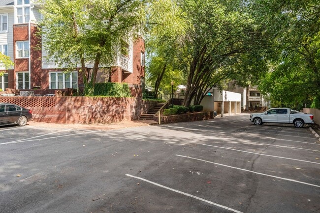 2719 Selwyn Ave in Charlotte, NC - Building Photo - Building Photo