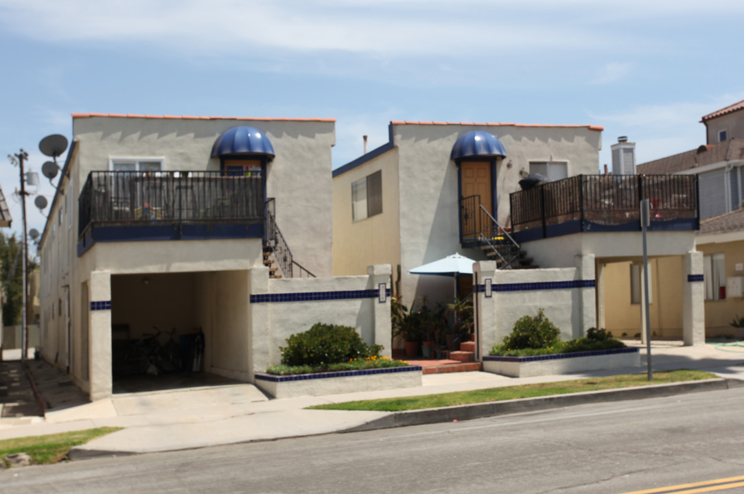 322-324 13th St in Huntington Beach, CA - Building Photo