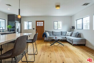 2241 1/2 Harwood St in Los Angeles, CA - Building Photo - Building Photo