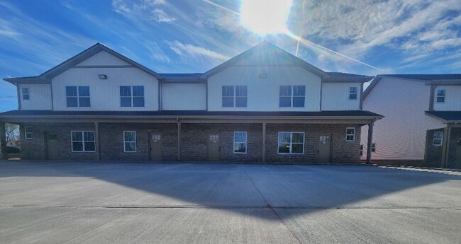 615 Peachers Mill Rd-Unit -104 in Clarksville, TN - Building Photo - Building Photo