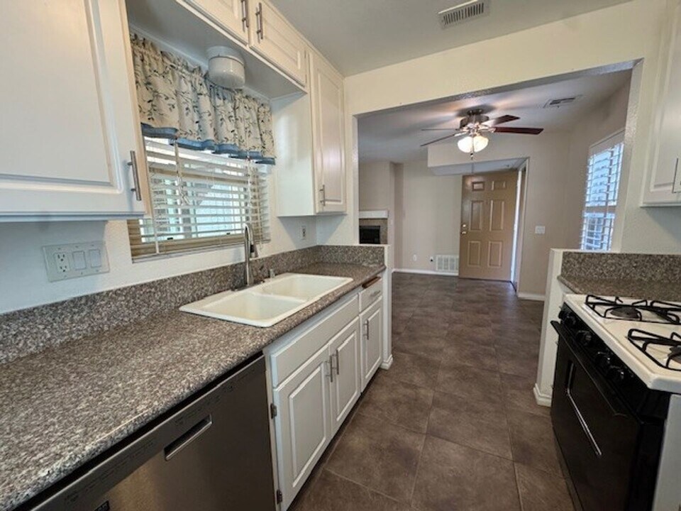 10309 Azuaga St in San Diego, CA - Building Photo