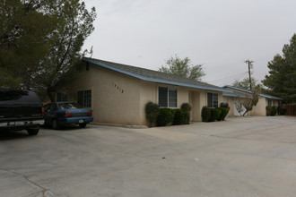 15512 Kiamichi Rd in Apple Valley, CA - Building Photo - Primary Photo