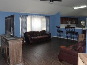 5707 Goldfinch Way in Dallas, TX - Building Photo - Building Photo