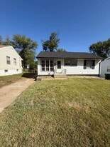 329 Caithness Rd in St. Louis, MO - Building Photo