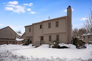 8 Somerset Hills Village in Bernardsville, NJ - Building Photo