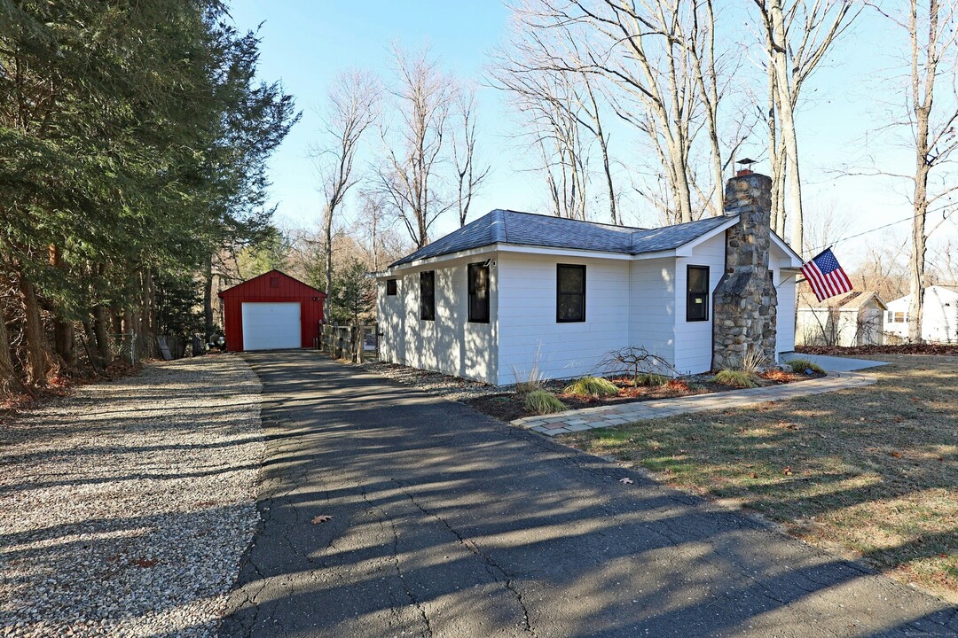 6 Indian Ave in Danbury, CT - Building Photo