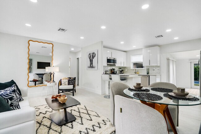 340 Summa St in West Palm Beach, FL - Building Photo - Building Photo