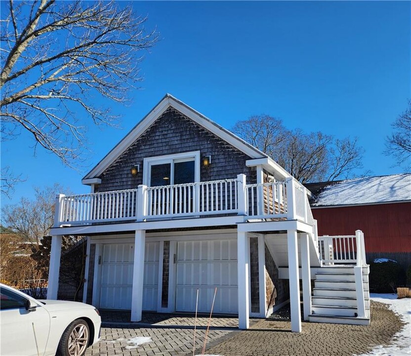 8 Atlantic Ave in Narragansett, RI - Building Photo