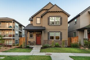 61532 Alstrup Rd in Bend, OR - Building Photo
