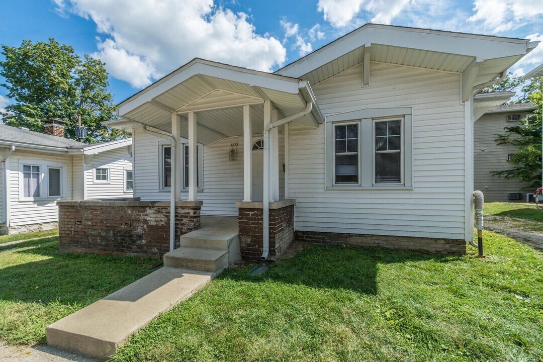 402 E 10th St in Bloomington, IN - Building Photo
