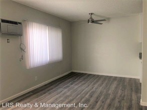 13825 Vanowen St in Los Angeles, CA - Foto de edificio - Building Photo