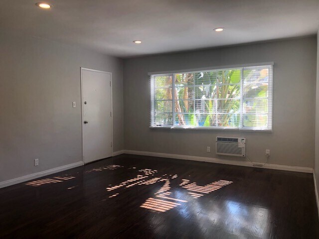 6707 Franklin Ave in Los Angeles, CA - Building Photo