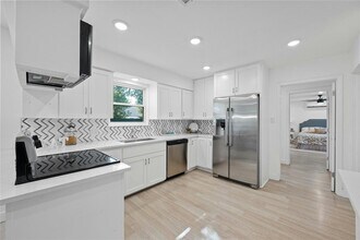 10305 Leaning Willow Dr in Austin, TX - Building Photo - Building Photo