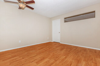 Carlyle Court Apartments in Orlando, FL - Foto de edificio - Building Photo