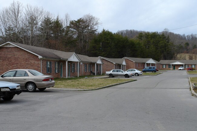 Magnolia Apartments in Harriman, TN - Building Photo - Building Photo