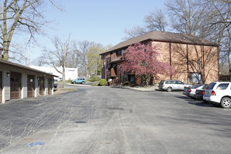 Edgewood Apartments in Decatur, IL - Building Photo - Building Photo