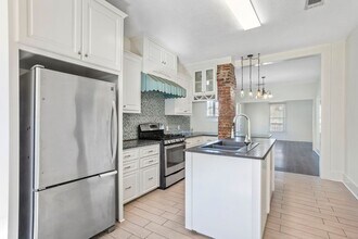 900 S Division St in Lake Charles, LA - Building Photo - Building Photo