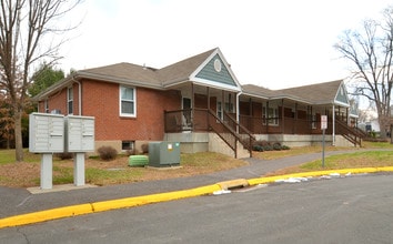 Carter Court in Glastonbury, CT - Foto de edificio - Building Photo