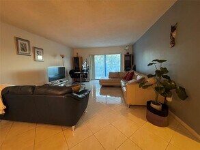 16141 Blatt Blvd, Unit 408 in Weston, FL - Building Photo - Building Photo