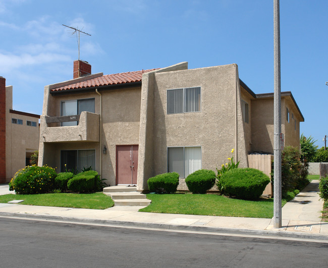 16821 Hoskins St in Huntington Beach, CA - Building Photo - Building Photo